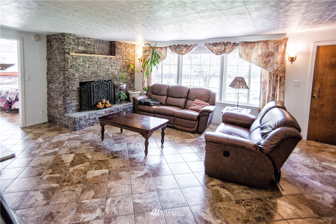 1889 Zylstra Road Oak Harbor, WA 98277 - Photo 3 of 24 Gallery Image 3