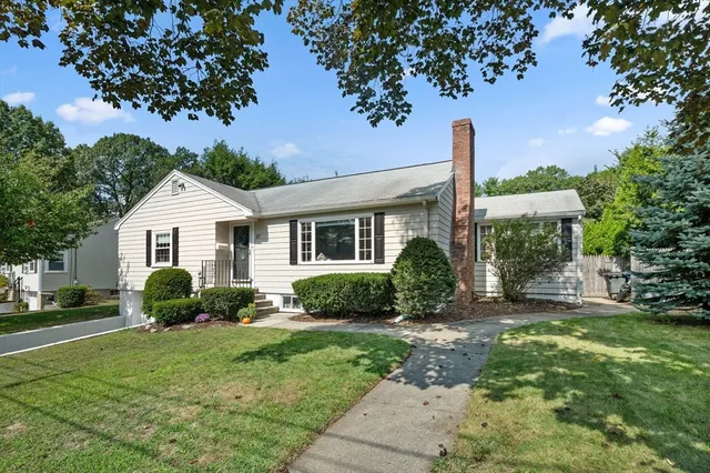 $899,999 | 37 Hillcrest Road, Wakefield, MA 01880