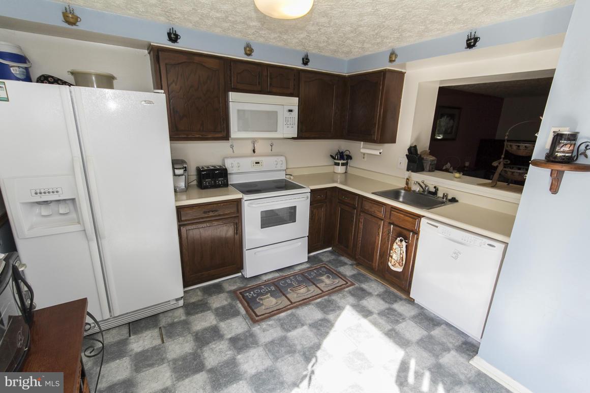 18 Hyacinth Road Baltimore, MD 21234 - Photo 6 of 23 Kitchen