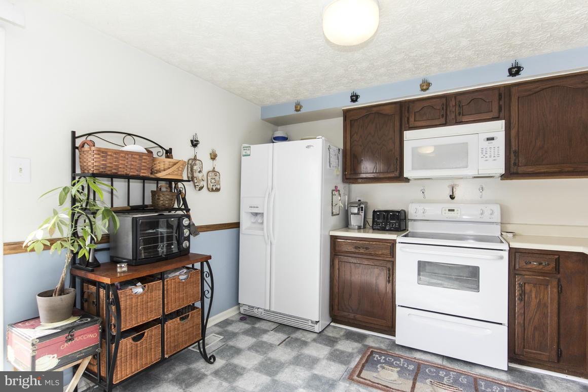 18 Hyacinth Road Baltimore, MD 21234 - Photo 7 of 23 Kitchen