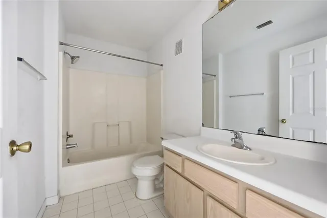 $225,000 | 5447 Vineland Road, Unit 1205, Orlando, FL 32811