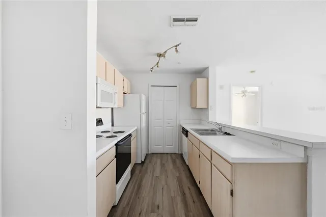 $225,000 | 5447 Vineland Road, Unit 1205, Orlando, FL 32811