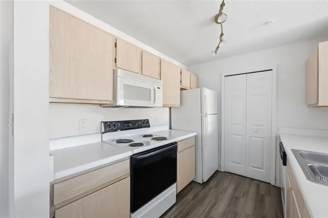 $225,000 | 5447 Vineland Road, Unit 1205, Orlando, FL 32811