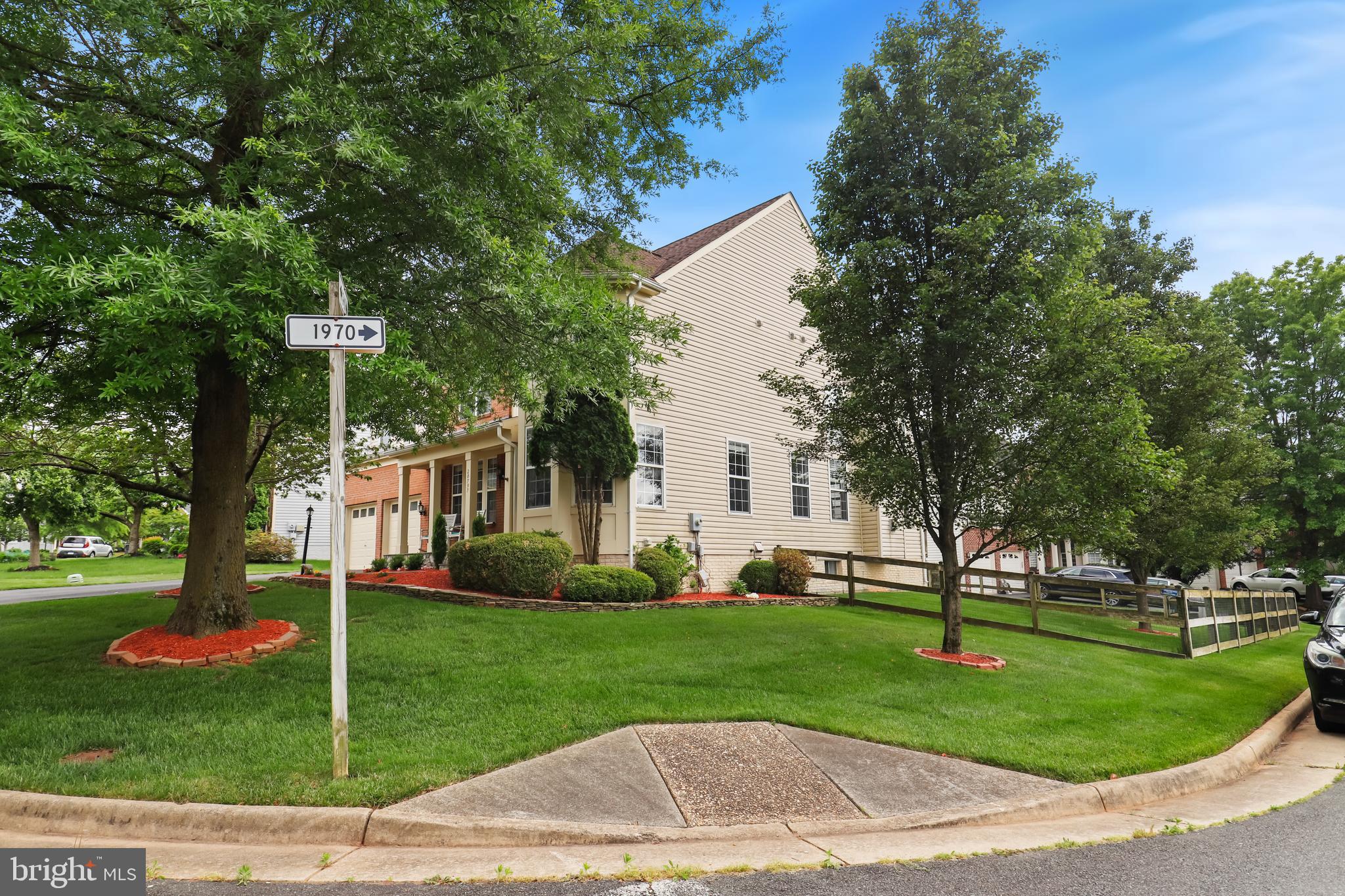 20797 Iris Drive Sterling, VA 20165 - Photo 4 of 49