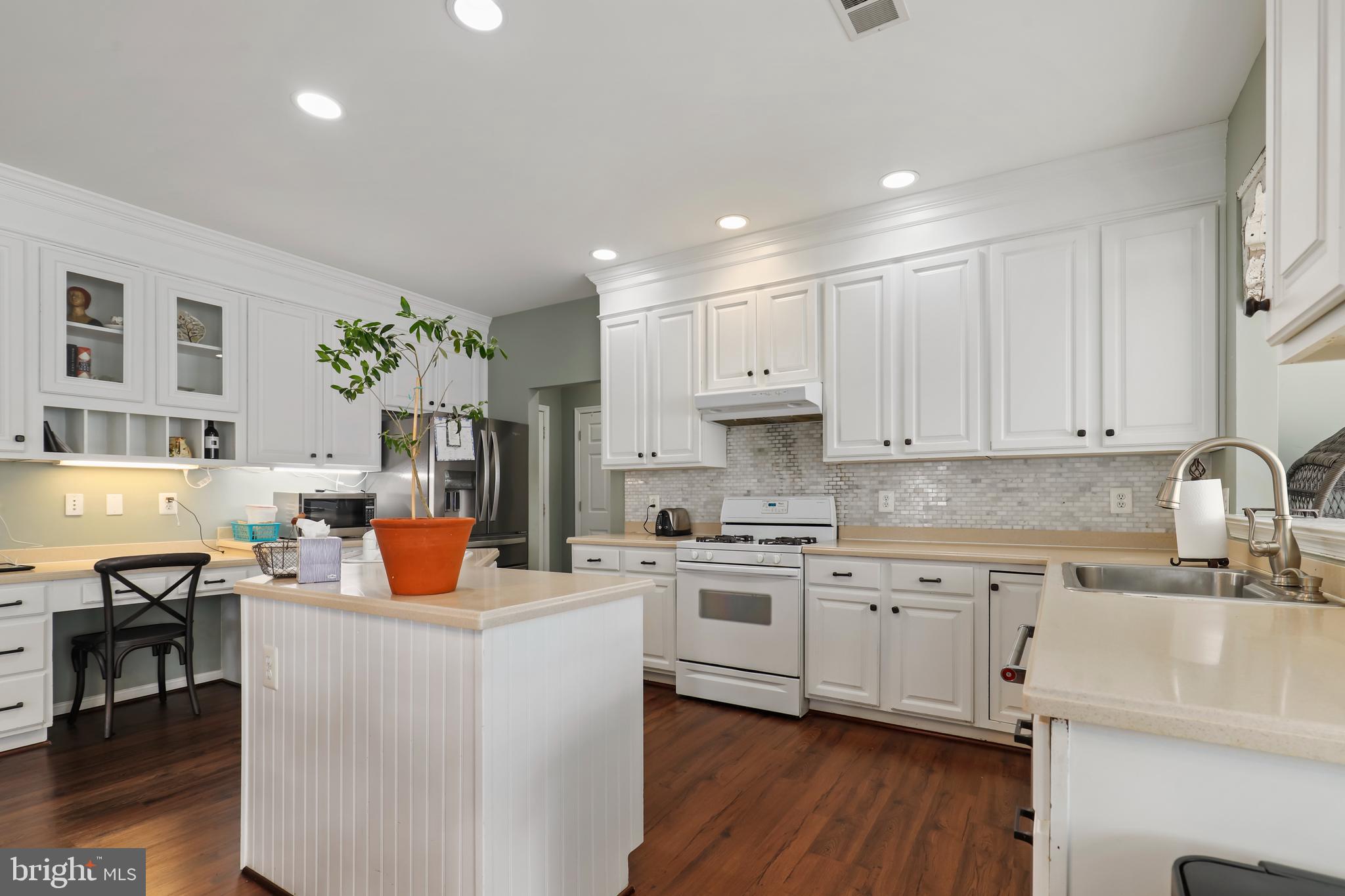 20797 Iris Drive Sterling, VA 20165 - Photo 7 of 49