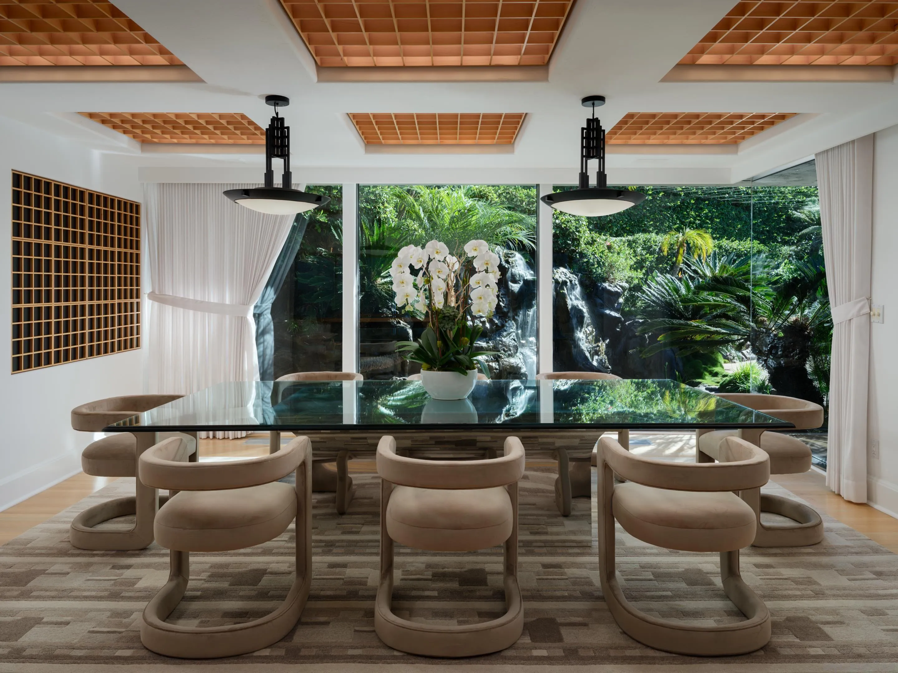8633 Ruette Monte Carlo La Jolla, CA 92037 - Photo 17 of 48 a dining room with furniture and a potted plant
