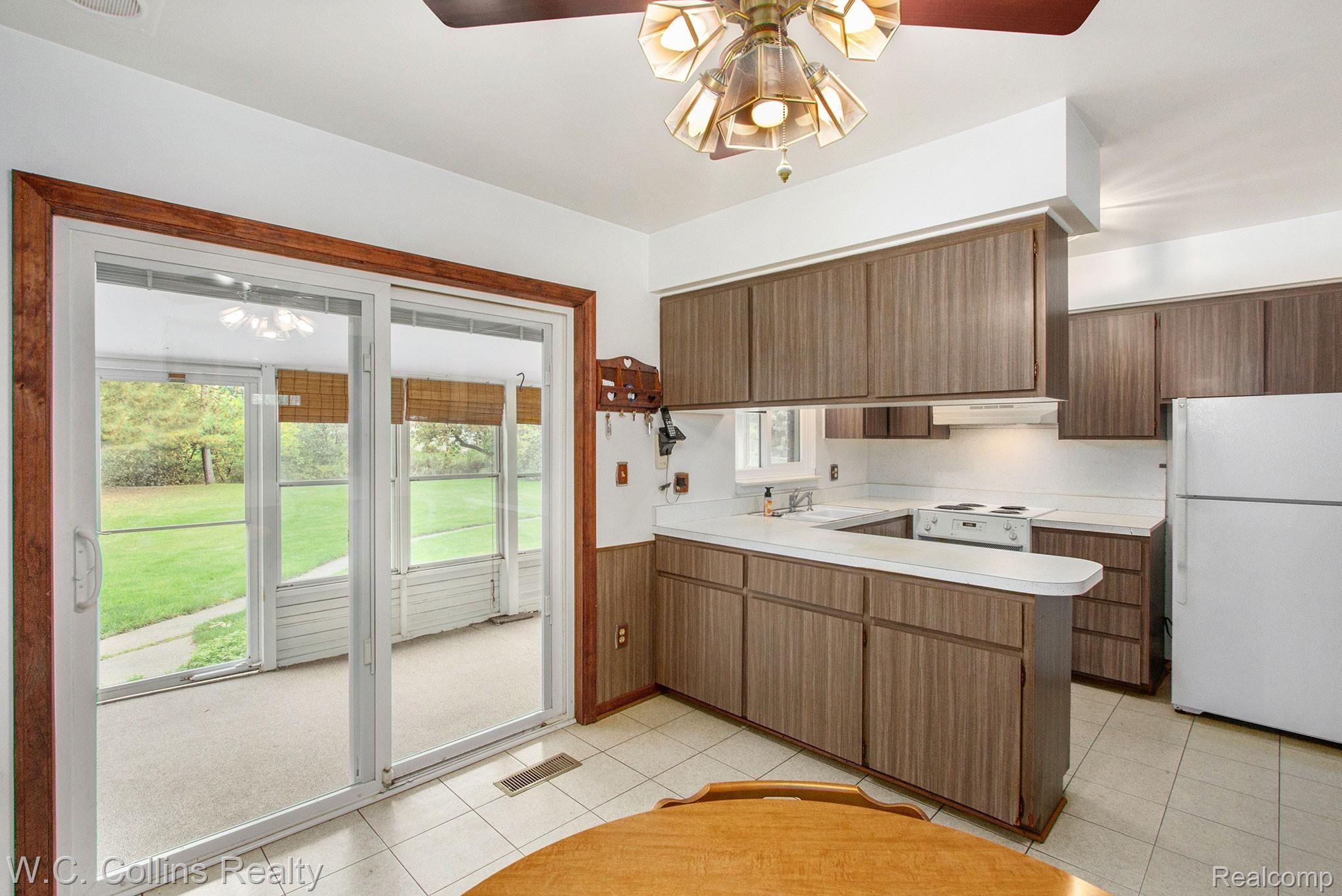 7 Kitchen.jpg