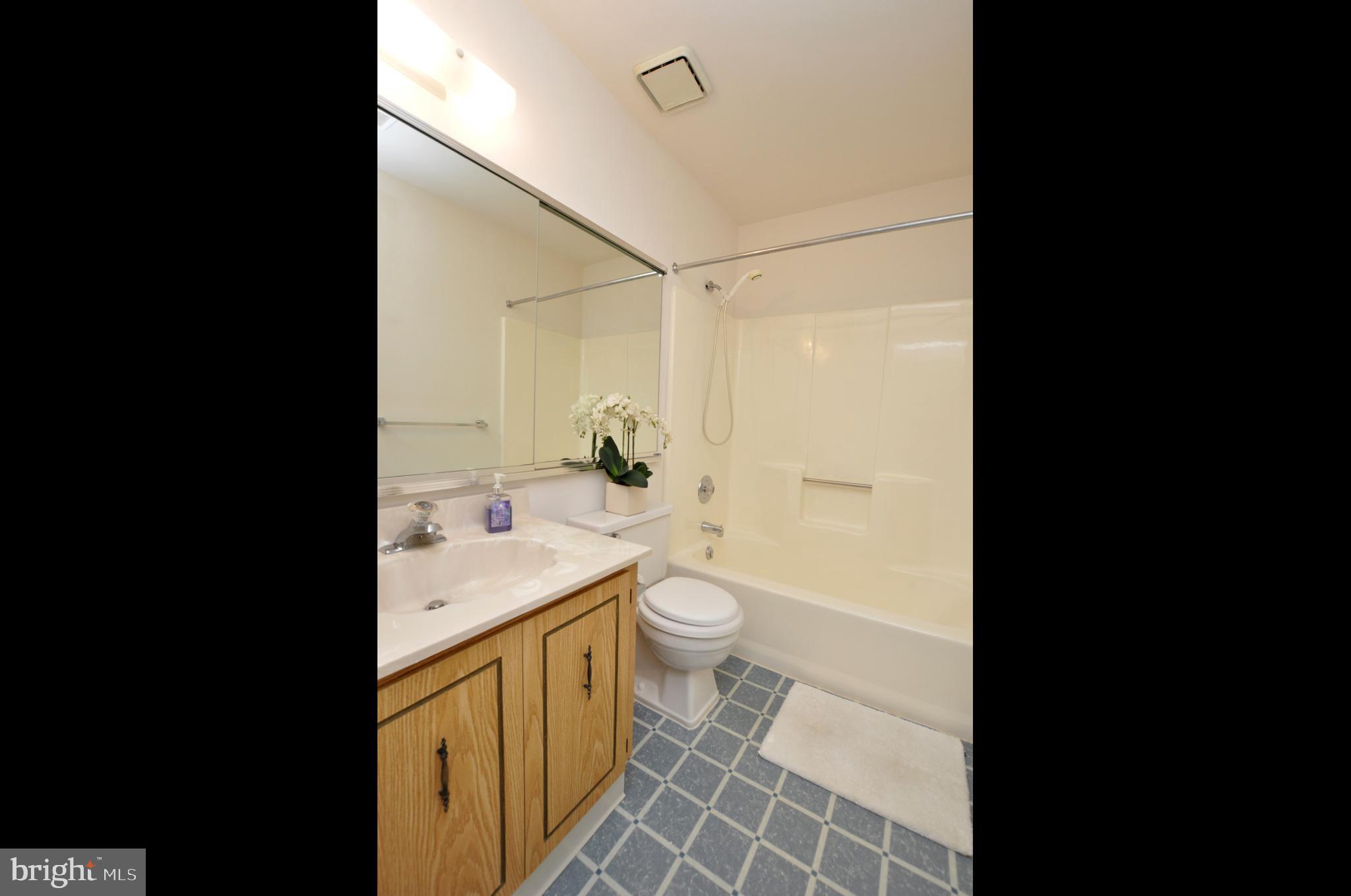 33 West Berwin Way Mount Laurel, NJ 08054 - Photo 14 of 26 Main Full Bathroom