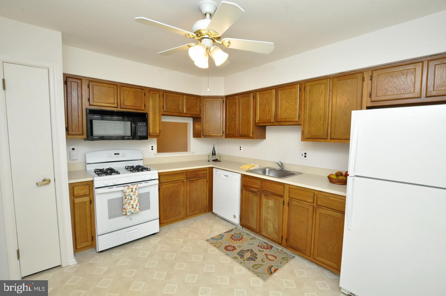 33 West Berwin Way Mount Laurel, NJ 08054 - Photo 5 of 26 Kitchen