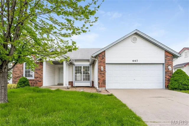$1,985 | 447 Slusser Lane, Florissant, MO 63031