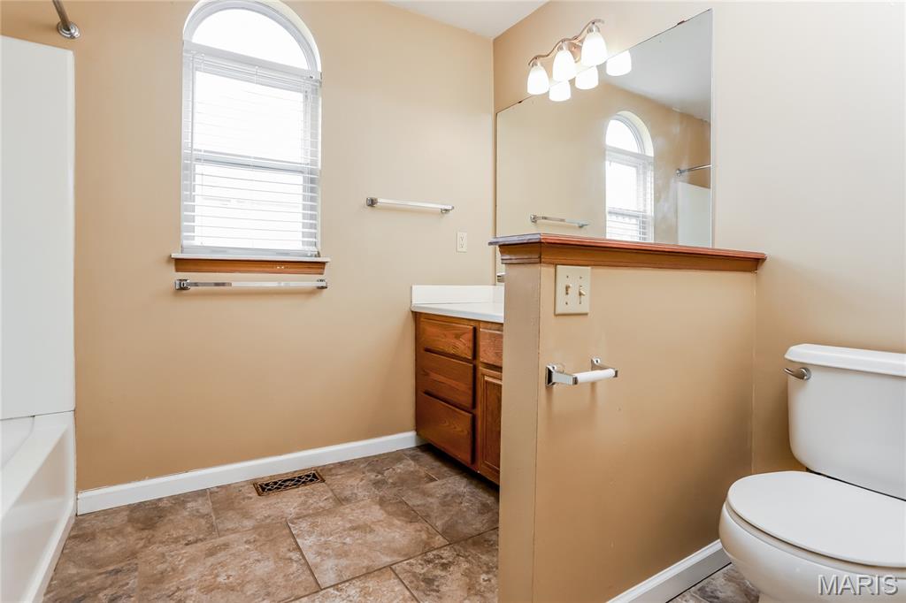 447 Slusser Lane Florissant, MO 63031 - Photo 11 of 17