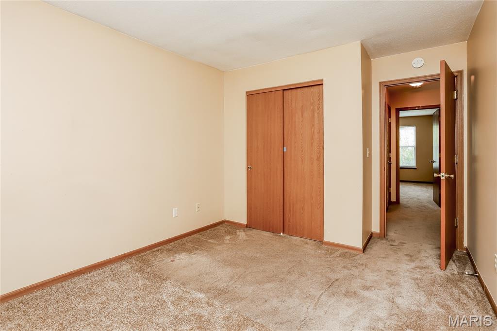 447 Slusser Lane Florissant, MO 63031 - Photo 12 of 17