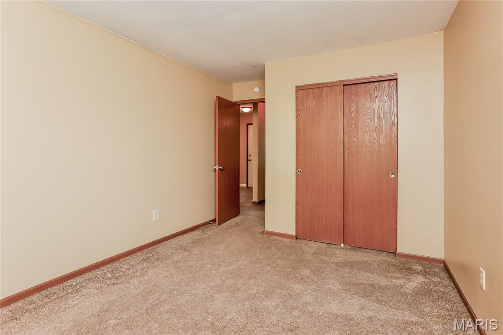 447 Slusser Lane Florissant, MO 63031 - Photo 13 of 17