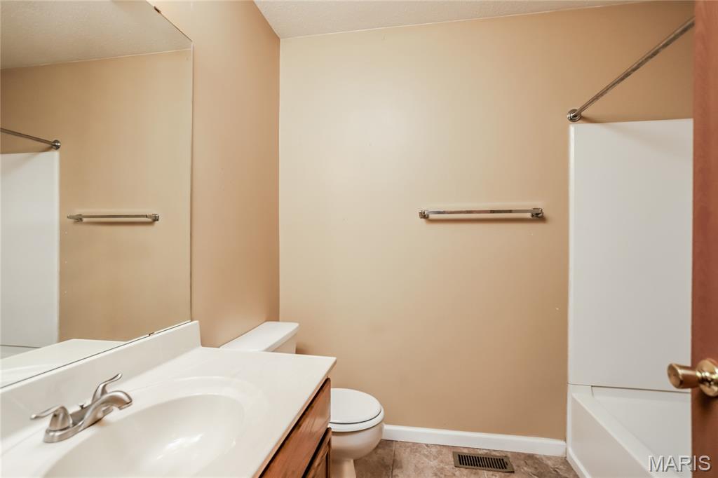 447 Slusser Lane Florissant, MO 63031 - Photo 14 of 17