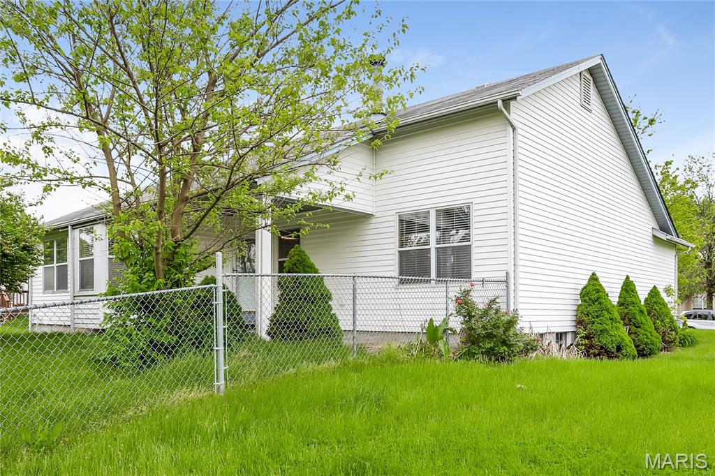 447 Slusser Lane Florissant, MO 63031 - Photo 16 of 17