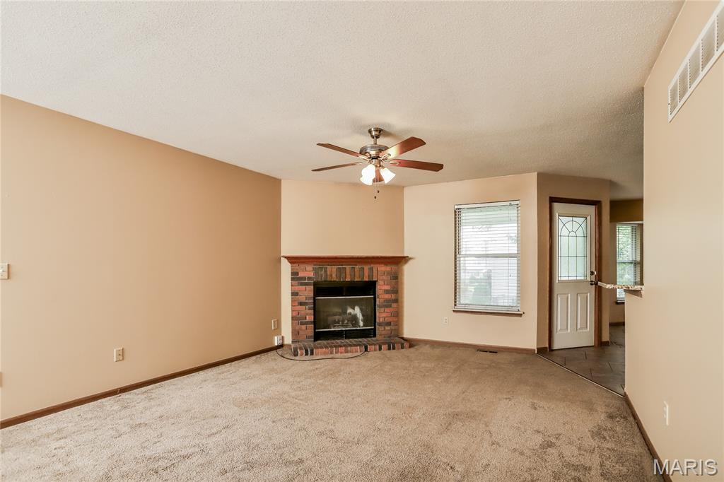 447 Slusser Lane Florissant, MO 63031 - Photo 5 of 17