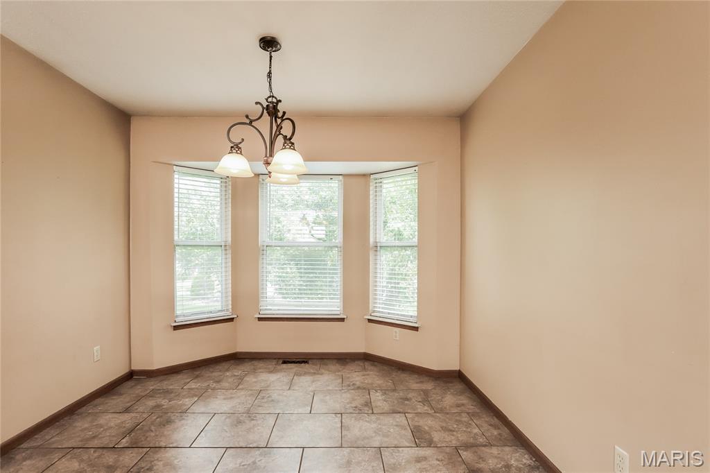 447 Slusser Lane Florissant, MO 63031 - Photo 6 of 17