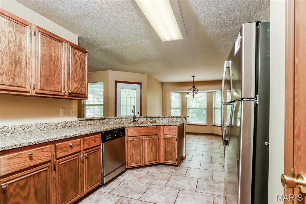 447 Slusser Lane Florissant, MO 63031 - Photo 8 of 17