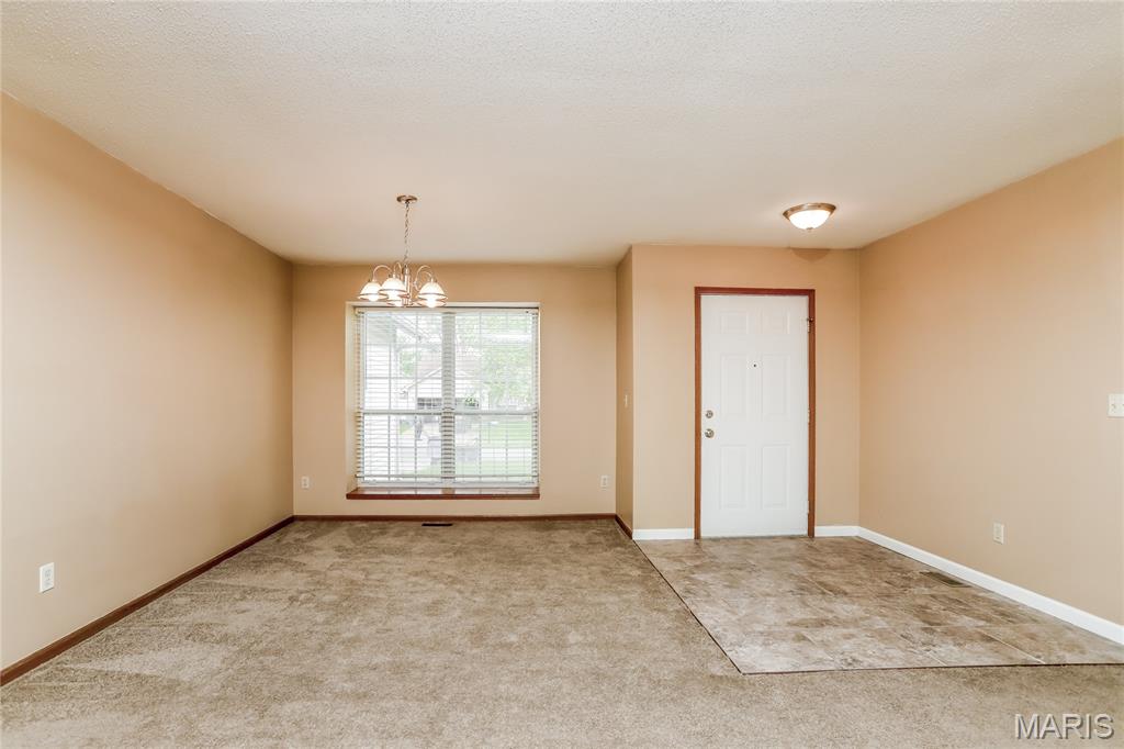 447 Slusser Lane Florissant, MO 63031 - Photo 9 of 17