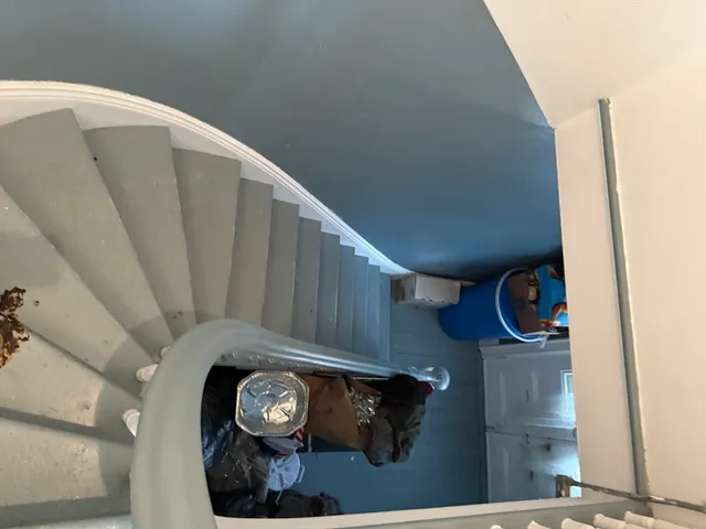 a view of entryway with washer and dryer