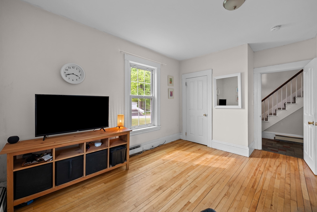 10 Maple Street Sturbridge, MA 01566 - Photo 6 of 40
