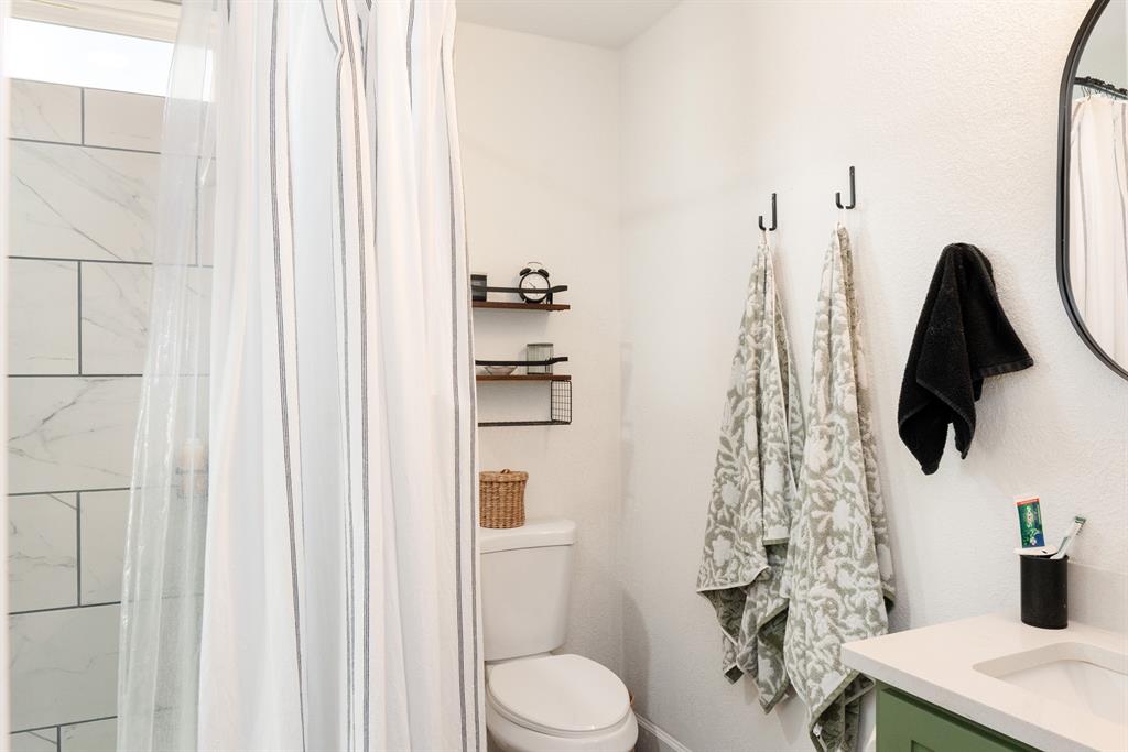 205 Oregon Avenue Azle, TX 76020 - Photo 20 of 40 Ensuite bathroom featuring vanity and curtained shower