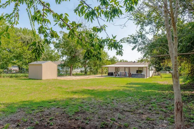 $245,000 | 205 Oregon Avenue, Azle, TX 76020