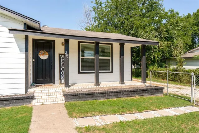 $245,000 | 205 Oregon Avenue, Azle, TX 76020