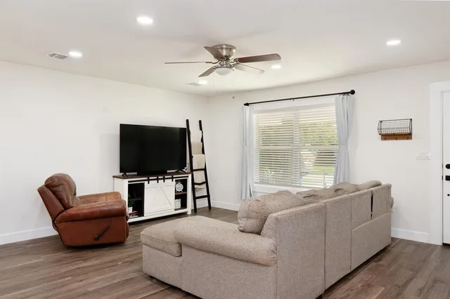 $245,000 | 205 Oregon Avenue, Azle, TX 76020