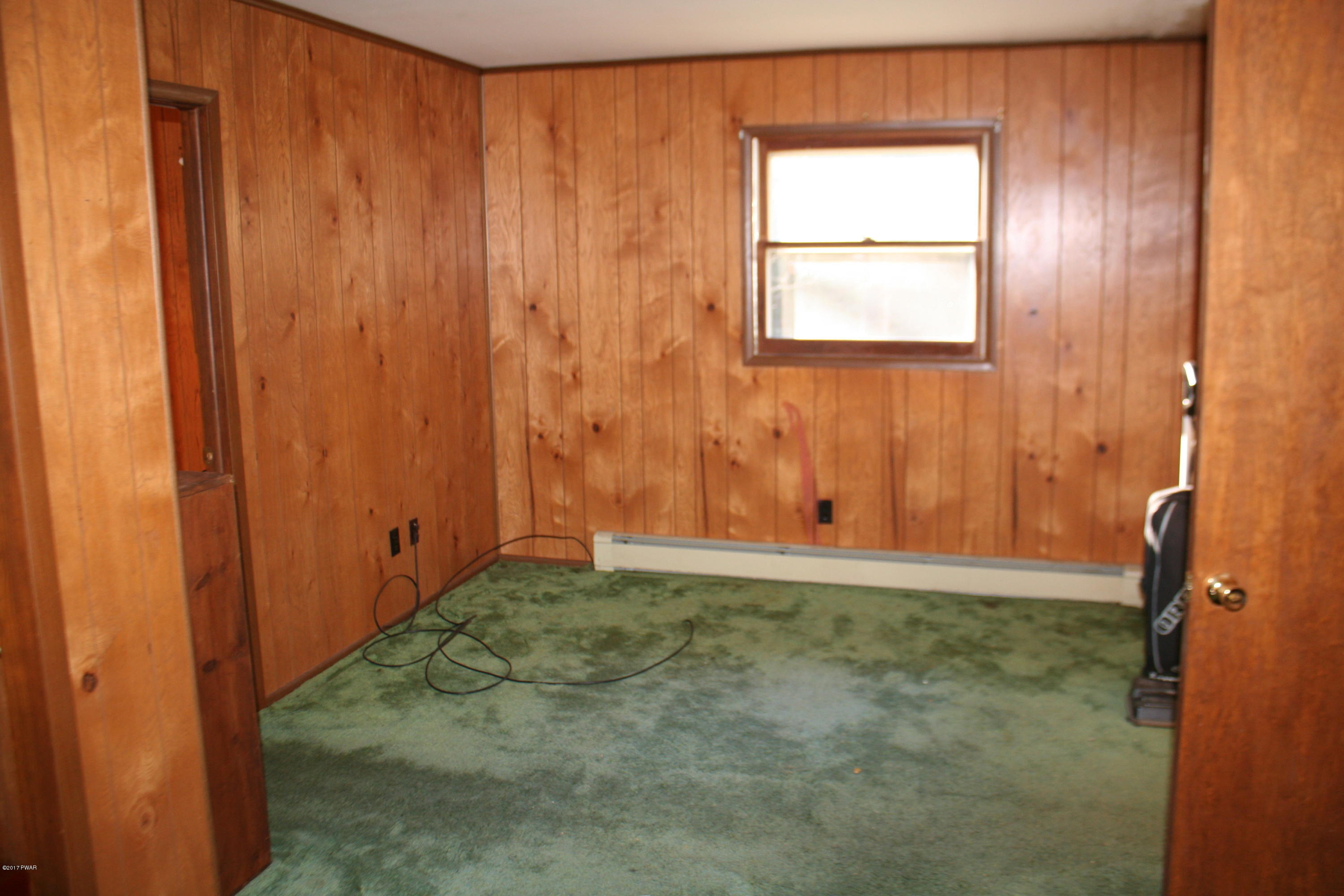 8 Pheasant Hill Road Hawley, PA 18428 - Photo 4 of 16