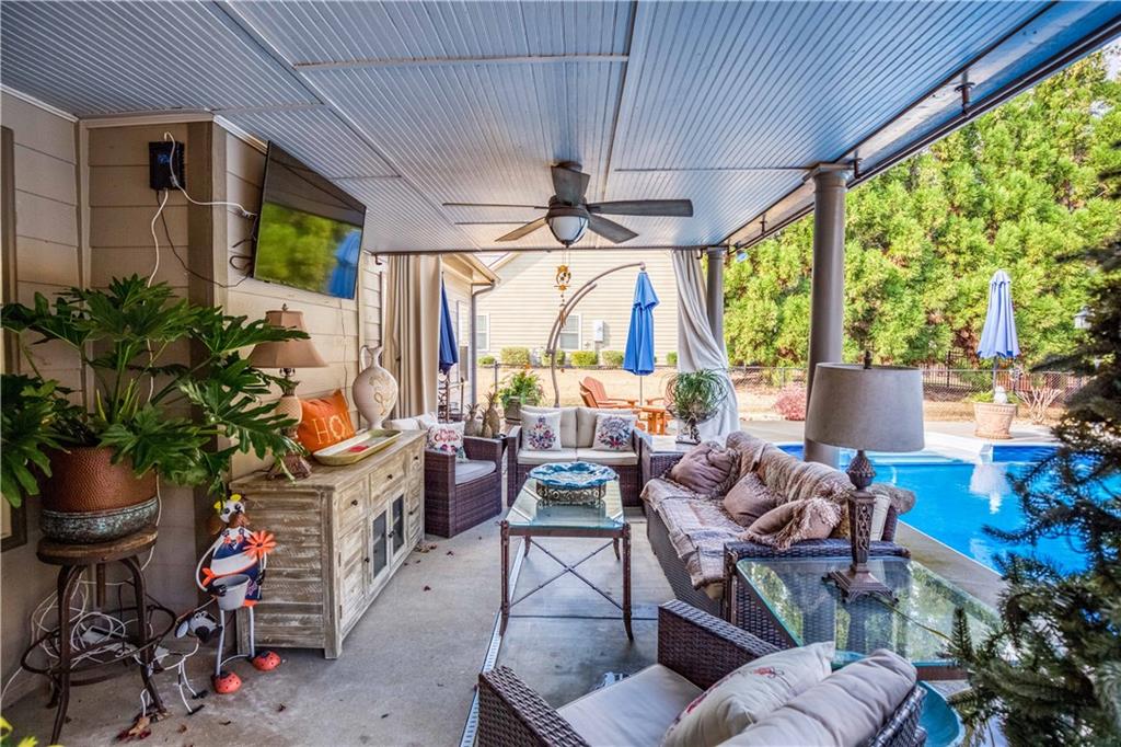 1461 Bradford Lane Monroe, GA 30656 - Photo 49 of 66 a living room with patio furniture and a potted plant