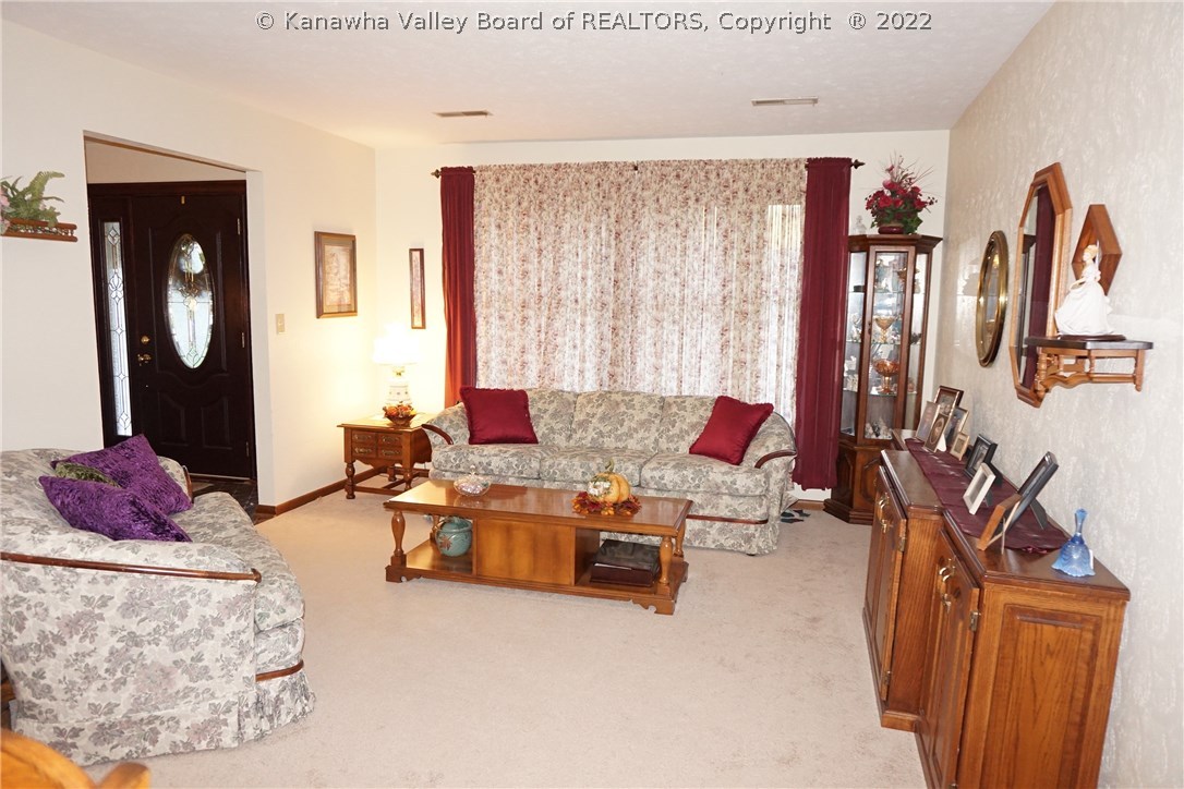 208 Shawnee Estates Winfield, WV 25213 - Photo 4 of 24 Formal Living Room