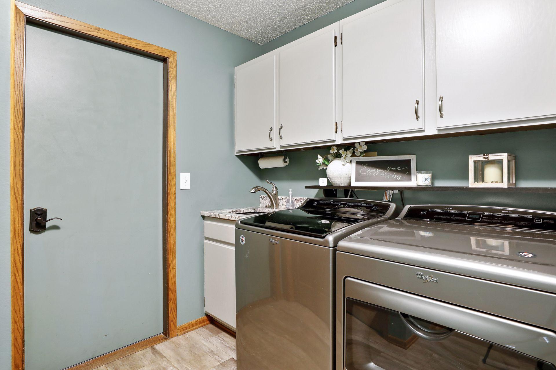 9431 Woodbridge Road Bloomington, MN 55438 - Photo 16 of 25 Gallery Image 16