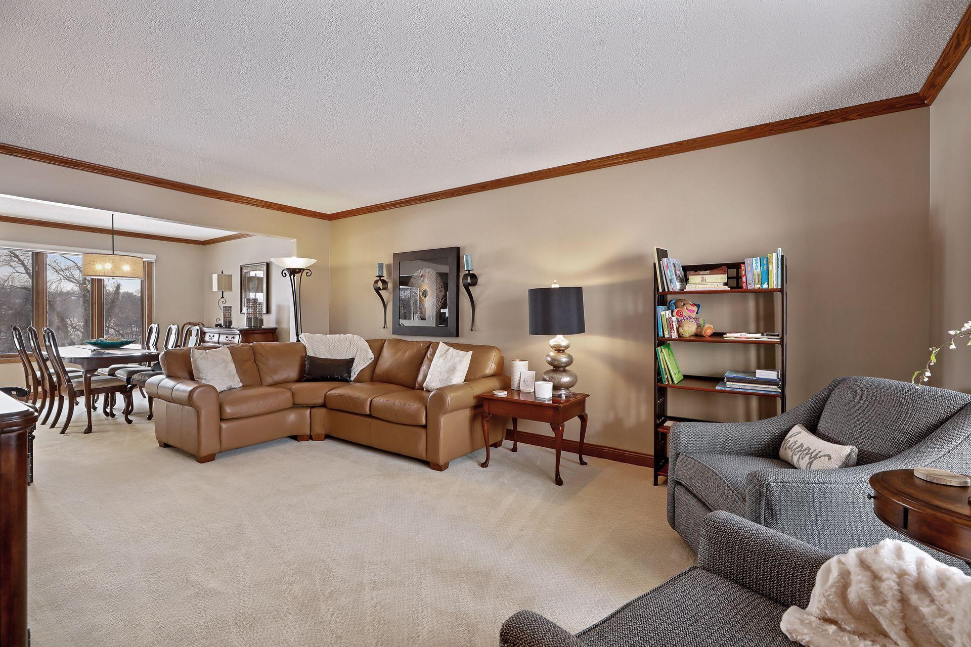 9431 Woodbridge Road Bloomington, MN 55438 - Photo 3 of 25 Gallery Image 3