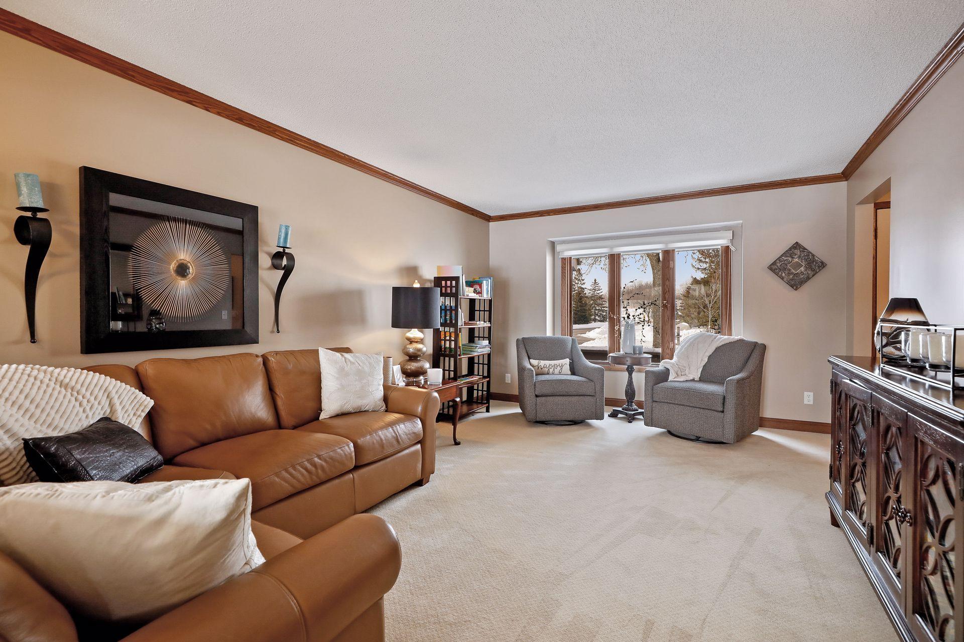 9431 Woodbridge Road Bloomington, MN 55438 - Photo 4 of 25 Gallery Image 4