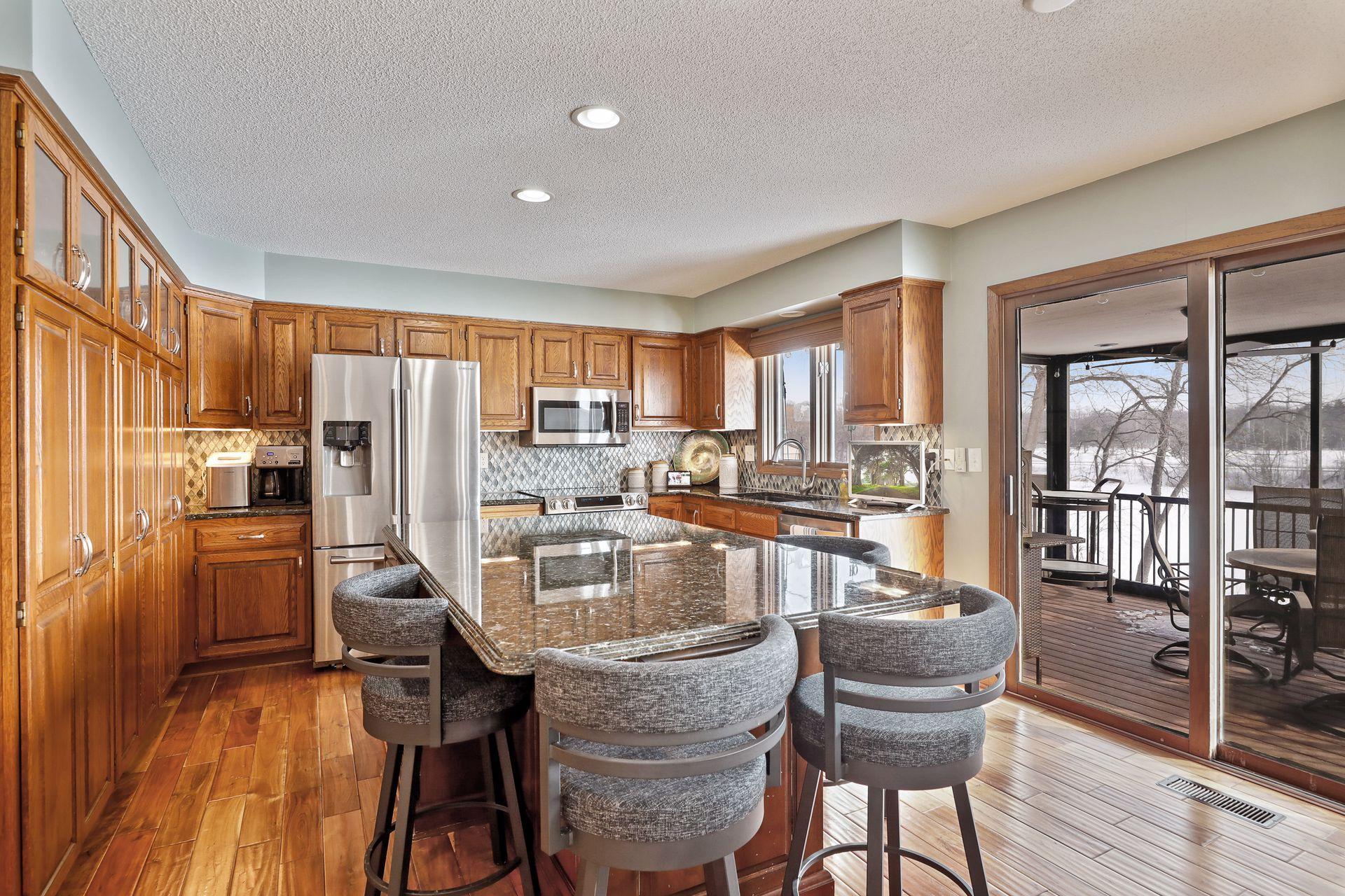 9431 Woodbridge Road Bloomington, MN 55438 - Photo 8 of 25 Gallery Image 8