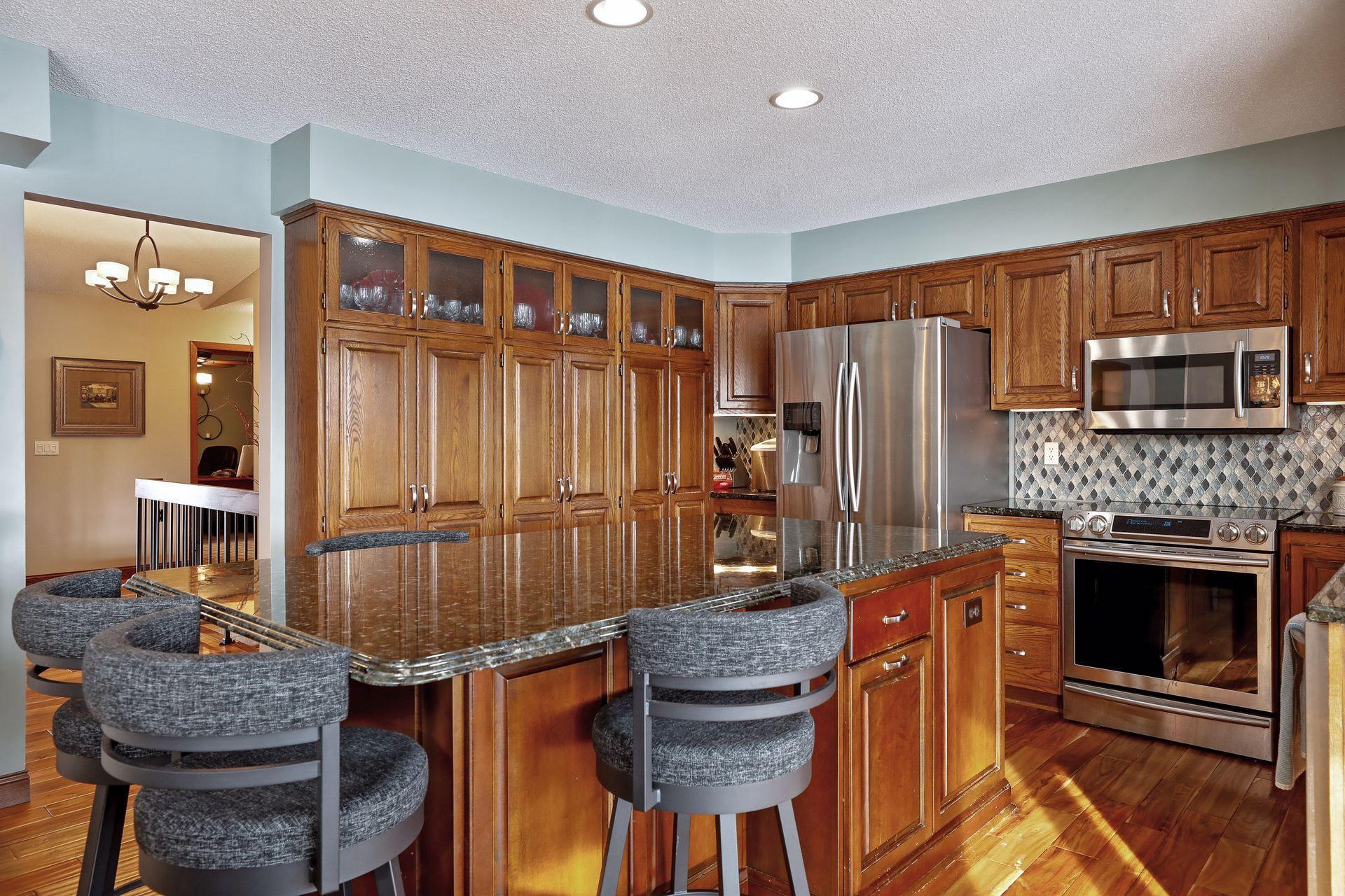 9431 Woodbridge Road Bloomington, MN 55438 - Photo 9 of 25 Gallery Image 9
