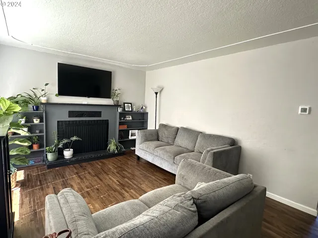 $225,000 | 631 West Union Street, Roseburg, OR 97471