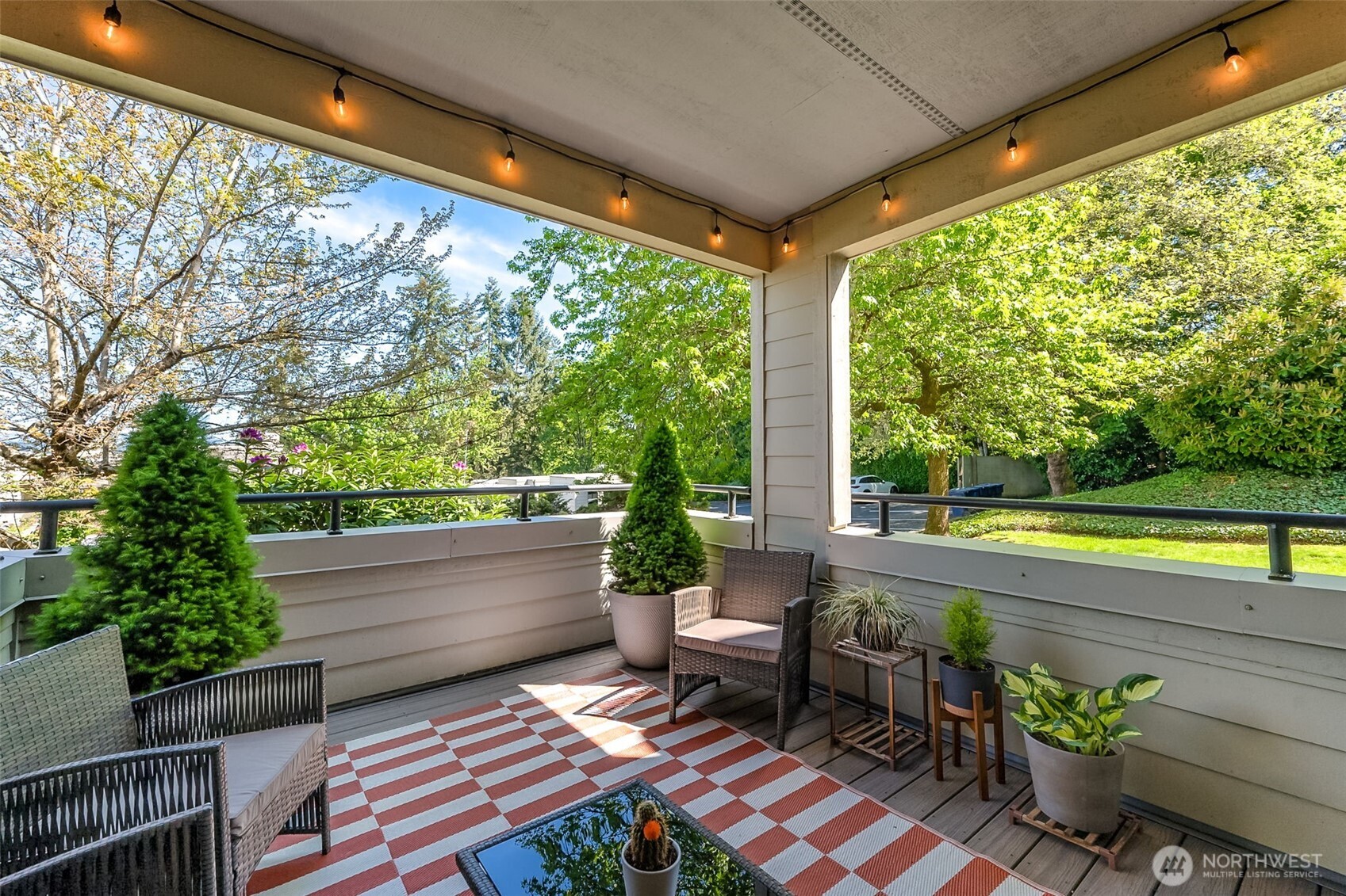 7331 Old Redmond Road, Unit 121 Redmond, WA 98052 - Photo 20 of 28 a garden view with a seating space