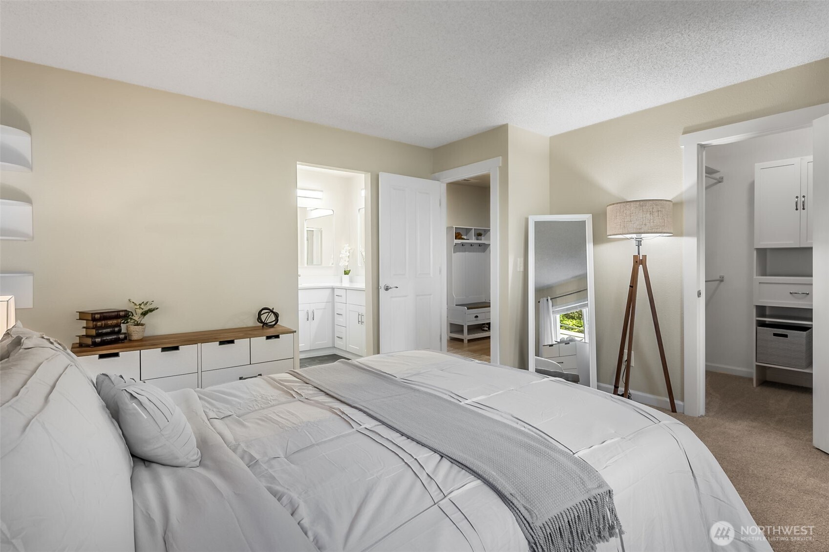 7331 Old Redmond Road, Unit 121 Redmond, WA 98052 - Photo 6 of 28 a bedroom with a bed and a large mirror