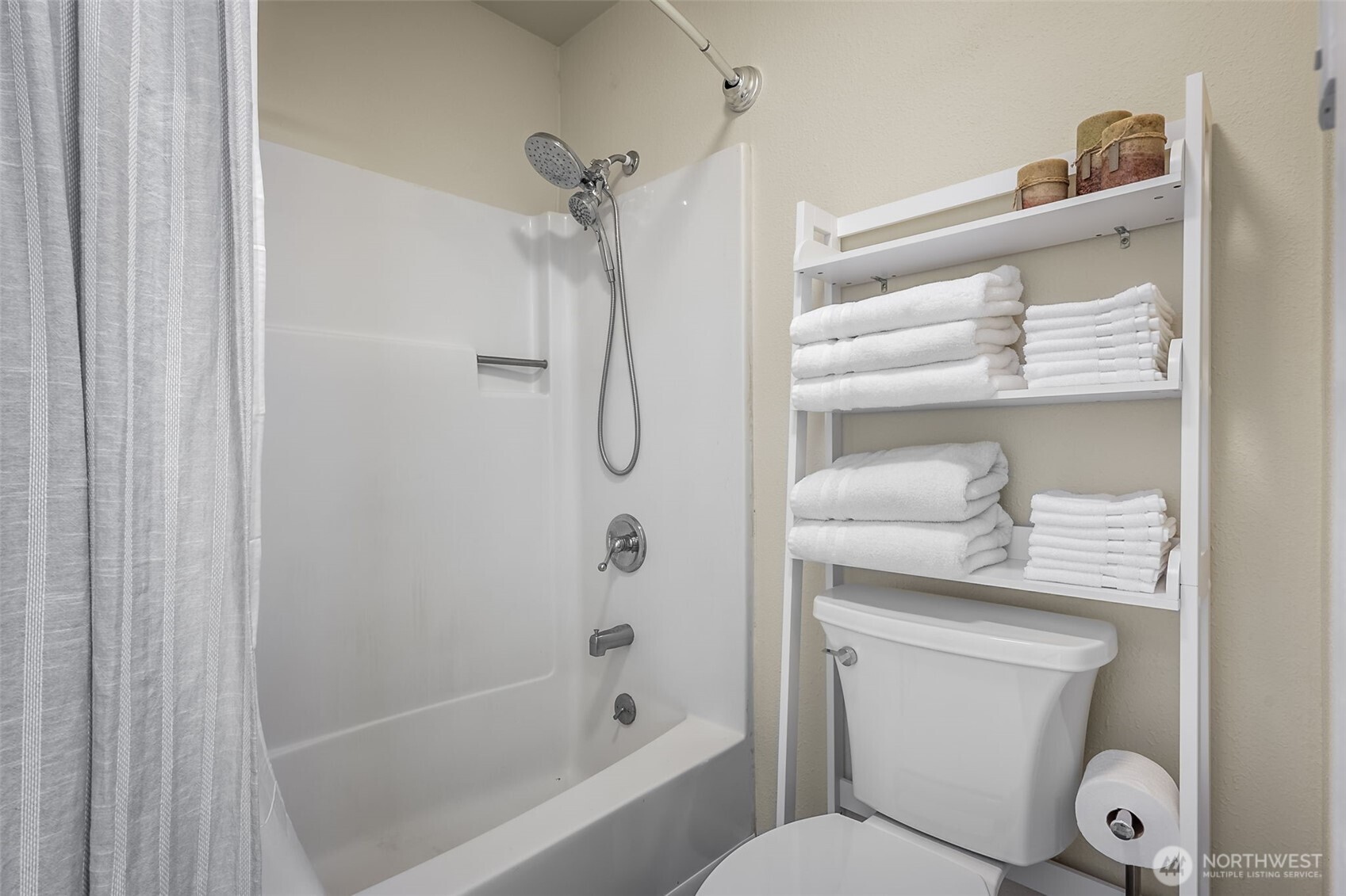7331 Old Redmond Road, Unit 121 Redmond, WA 98052 - Photo 9 of 28 a bathroom with a shower a toilet and a sink