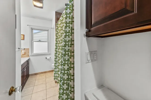 $399,900 | 412 East Spooner Road, Fox Point, WI 53217