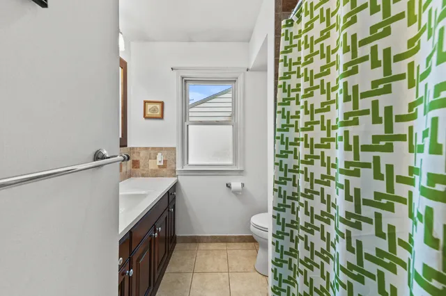 $399,900 | 412 East Spooner Road, Fox Point, WI 53217