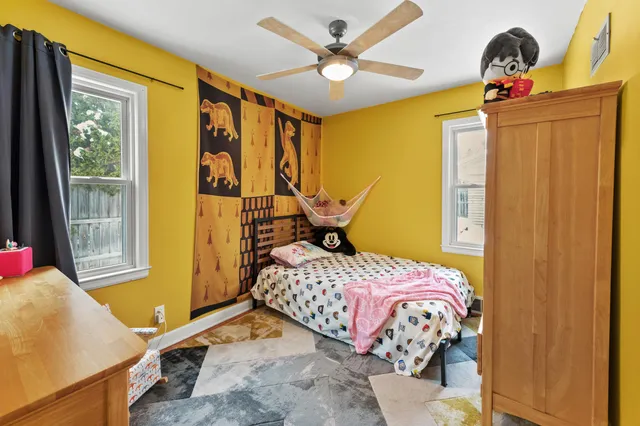 $399,900 | 412 East Spooner Road, Fox Point, WI 53217