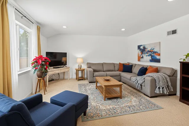 $399,900 | 412 East Spooner Road, Fox Point, WI 53217