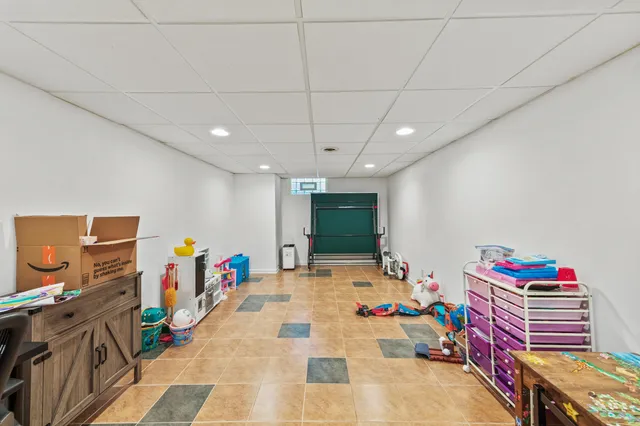 $399,900 | 412 East Spooner Road, Fox Point, WI 53217