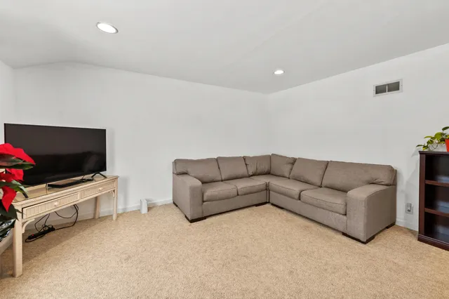 $399,900 | 412 East Spooner Road, Fox Point, WI 53217