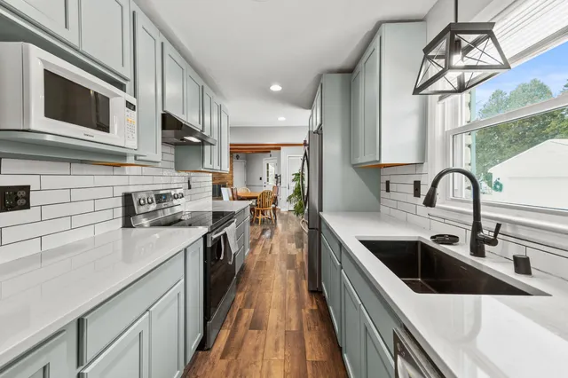 $399,900 | 412 East Spooner Road, Fox Point, WI 53217