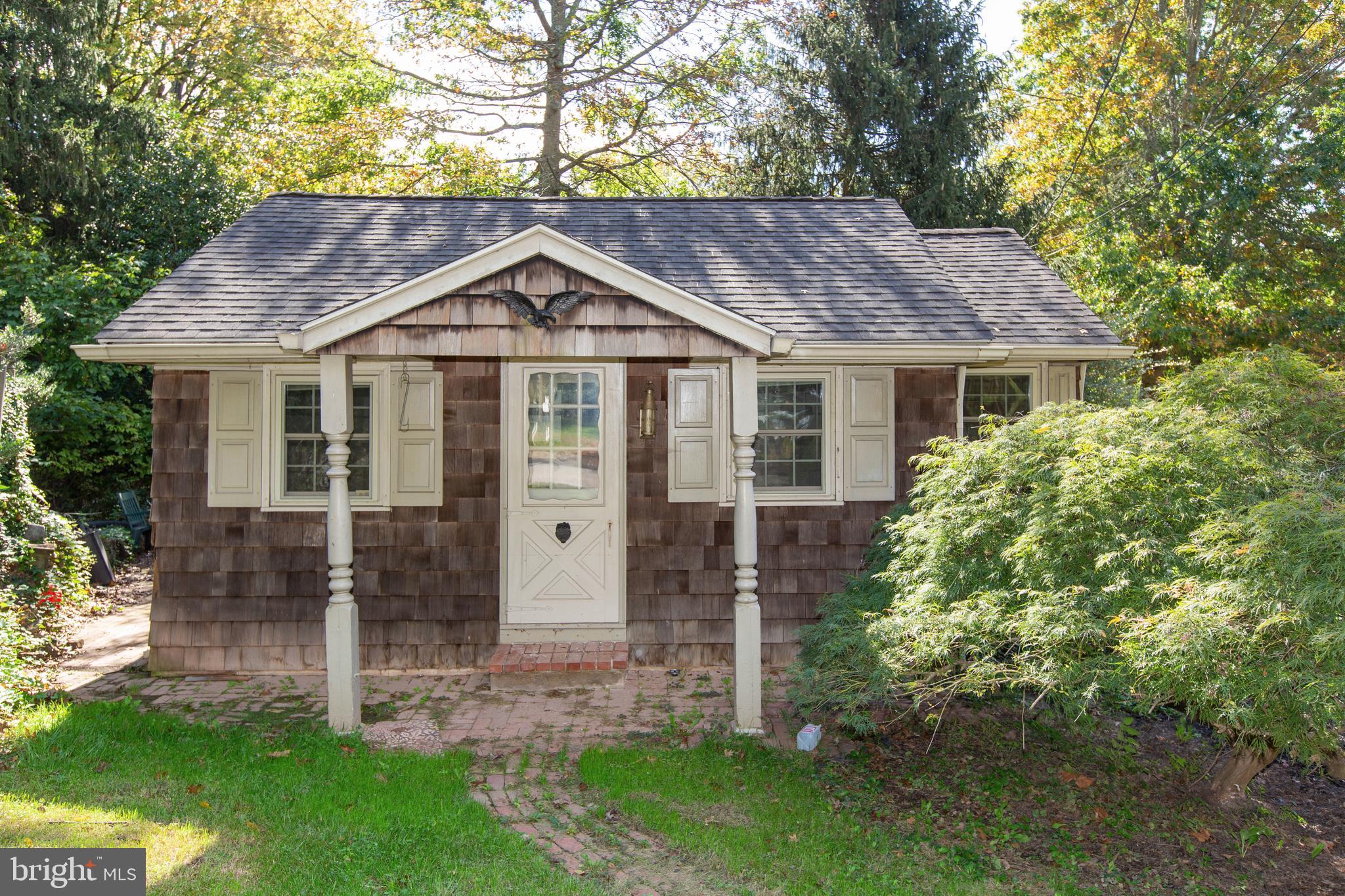 Separate 1 bedroom Cottage Building