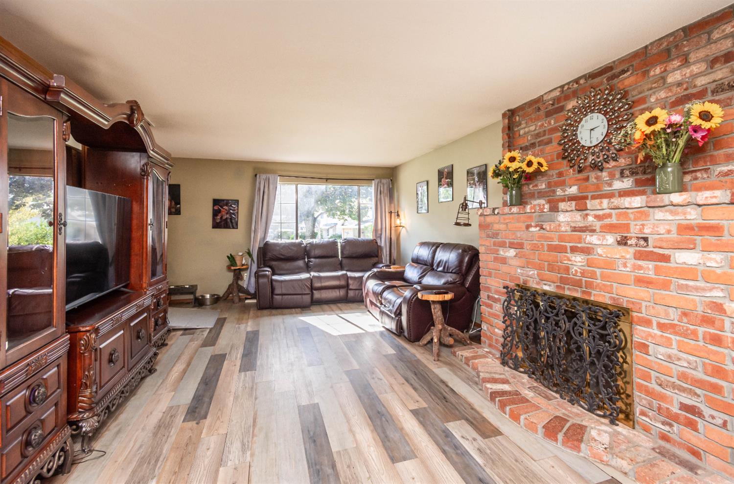 2266 River Trails Circle Rancho Cordova, CA 95670 - Photo 13 of 86 a living room with furniture and a flat screen tv